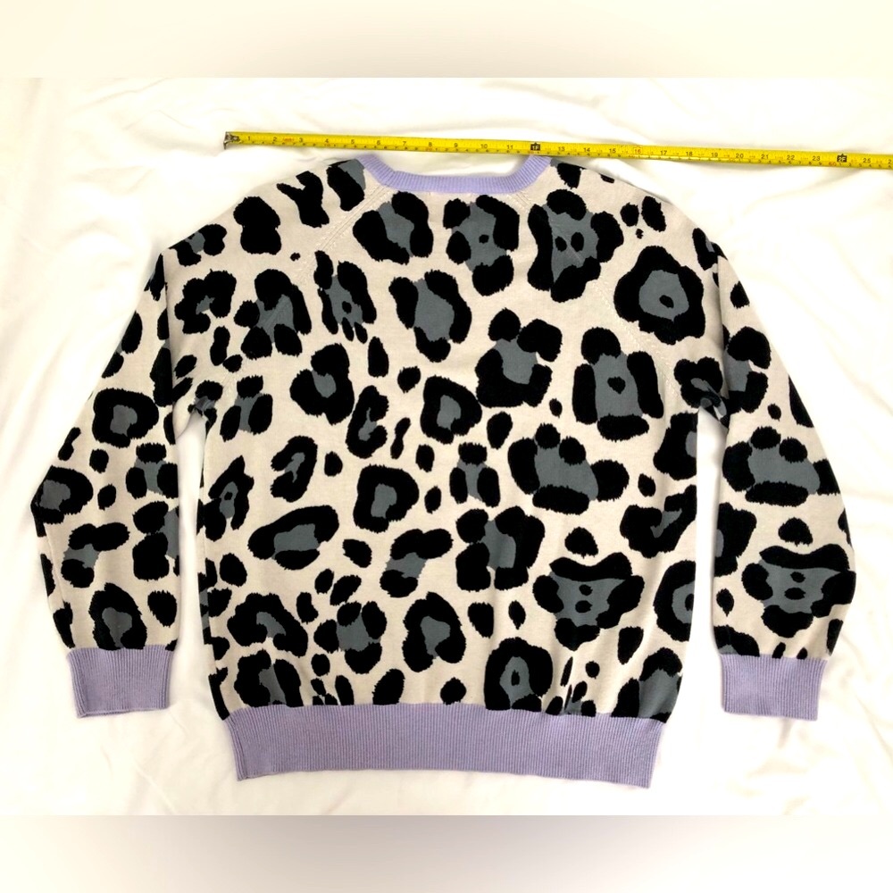 EUC Whispr super soft animal print with lavender trim silk blend sweater. - Picture 2 of 11